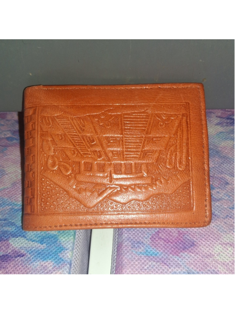Mayan CarvingBrown Embossed Bifold Men’s Wallet w/ Credit Card Slots & ID Window